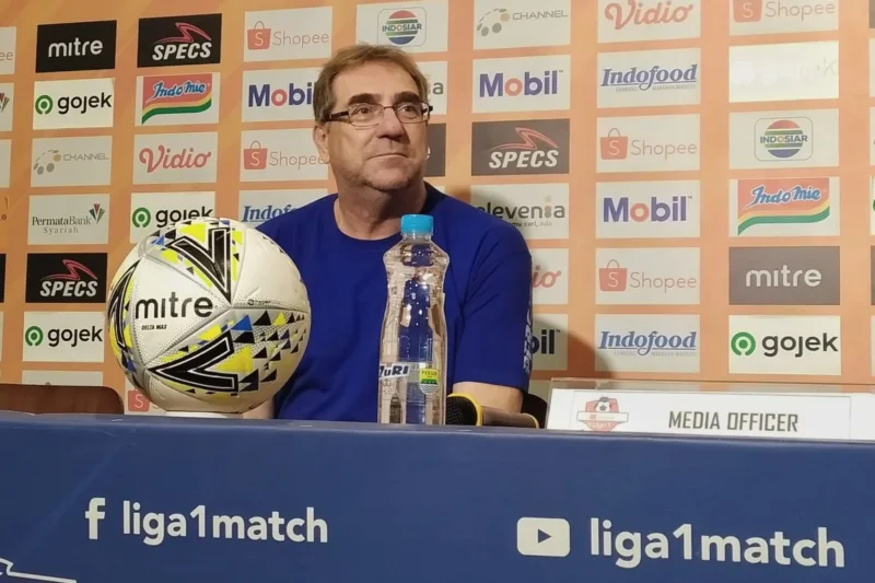 Persib Dipaksa Bertarung Tanpa Lima Pilar Utama Lawan Arema, Robert Alberts Siapkan Strategi Tanpa Striker